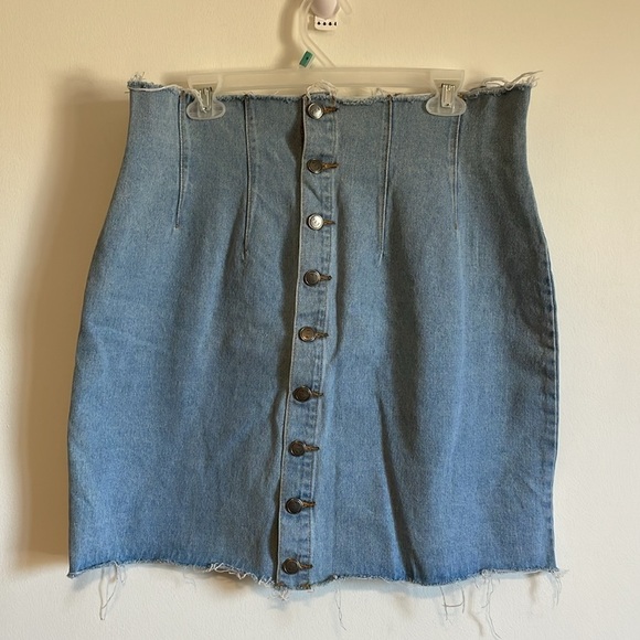 NWT Denim Skirt PLT PrettyLittleThing 10 Blue Fray High Button Jean Edgy Casual - Picture 2 of 14